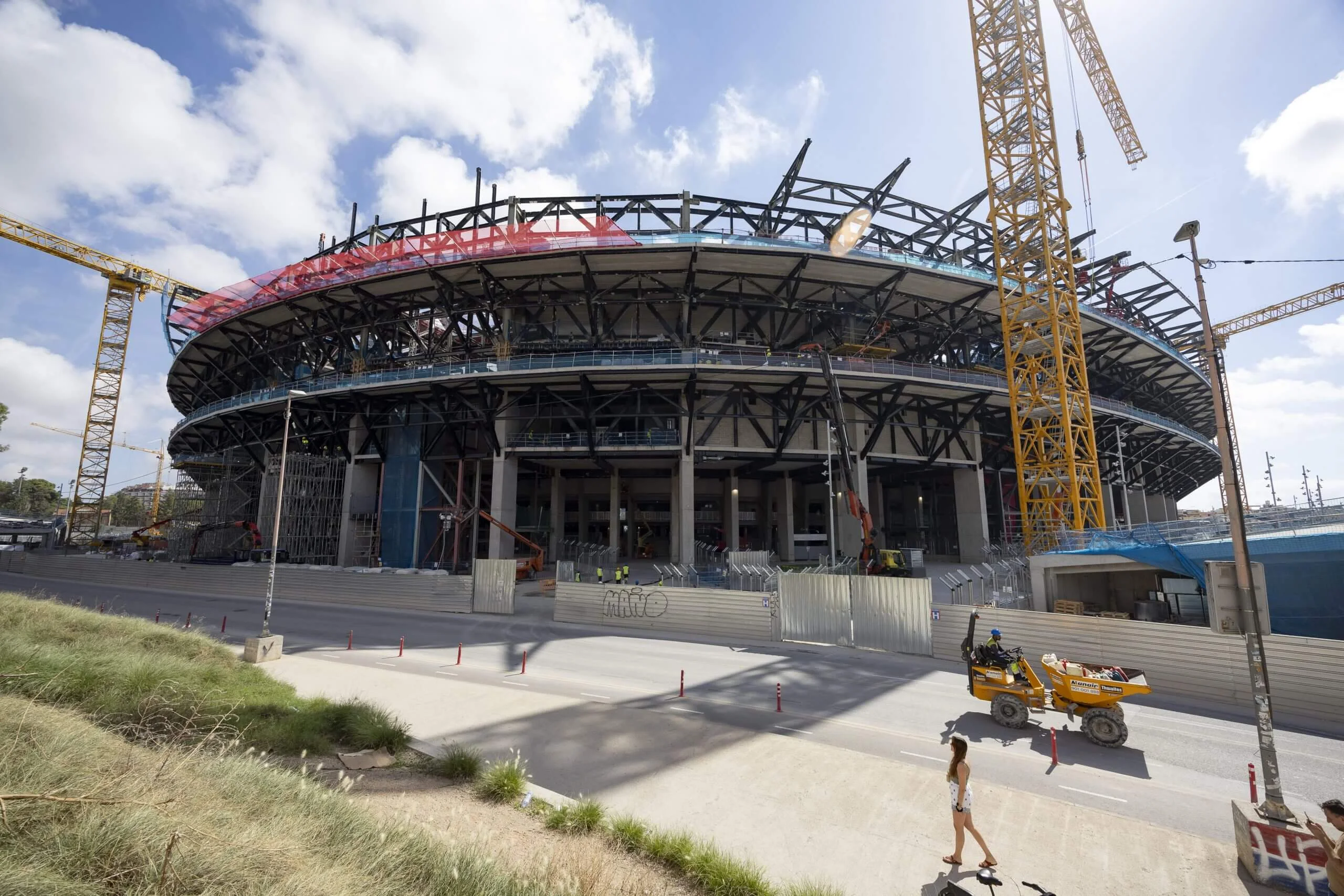 Barcelona Prepares for Camp Nou Homecoming, Casadó Stays Loyal Amidst B Team Overhaul