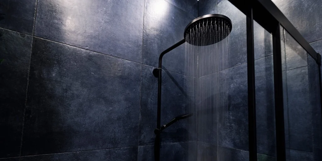 ‘Dark Showering’ for Enhanced Sleep: Unpacking the Viral Trend