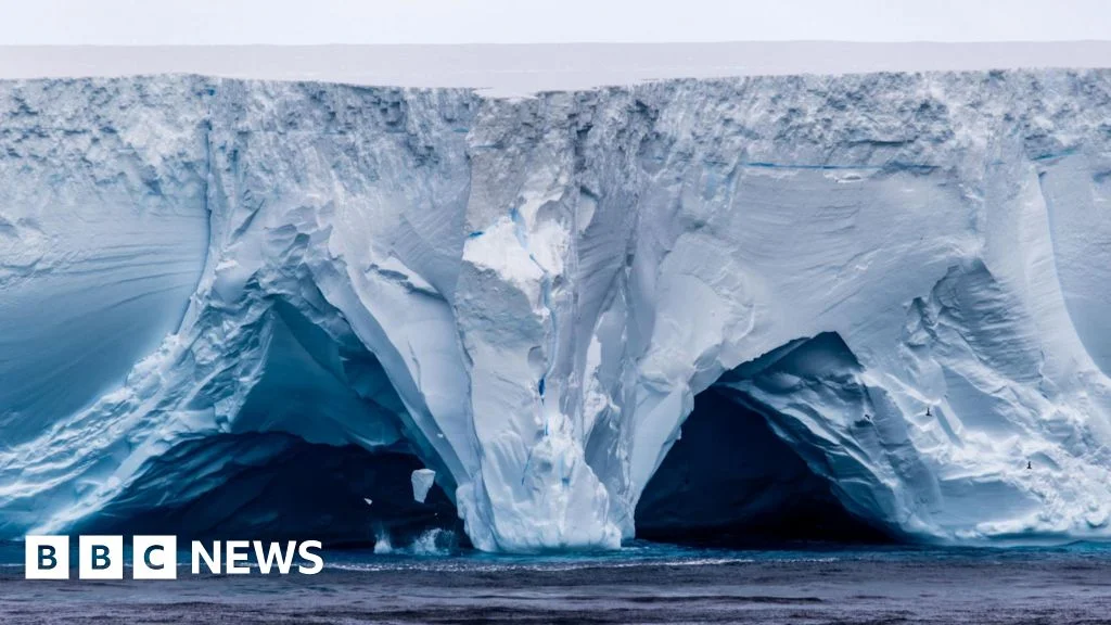 Giant Iceberg A23a on Collision Course with Penguin-Packed South Georgia Island