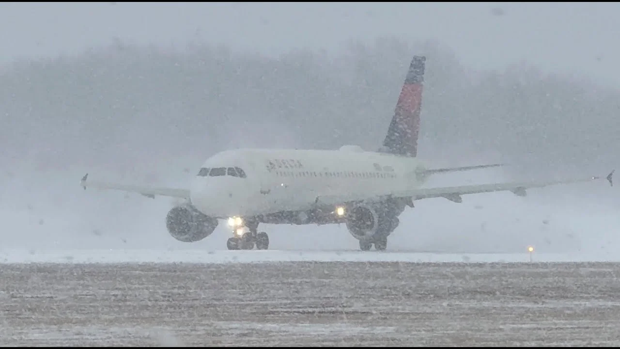 Nationwide Winter Storm Snarls US Flights, India Battles Localized Challenges