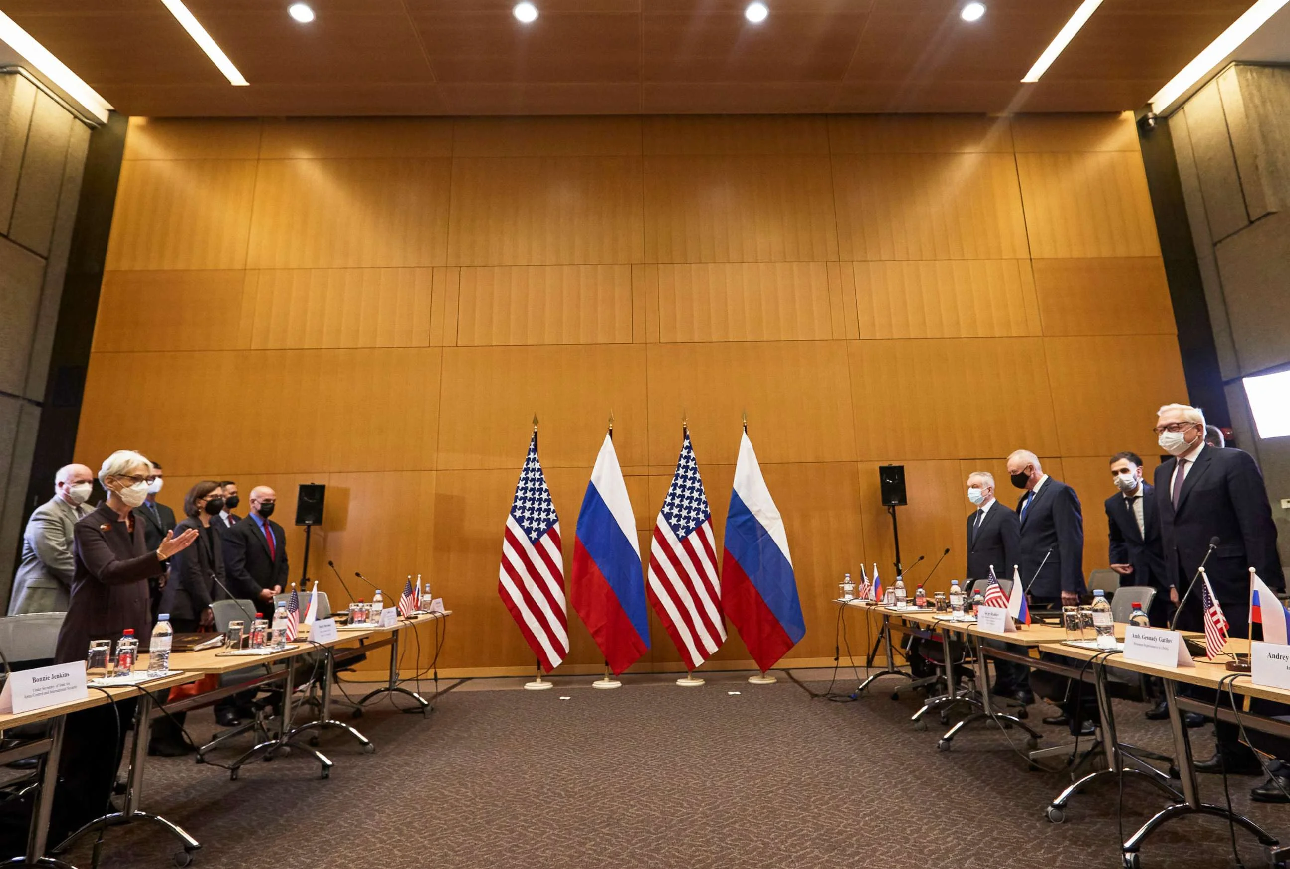 Russia-US-Ukraine Talks Conclude First Day Amidst Cautious Optimism and Persistent Sticking Points