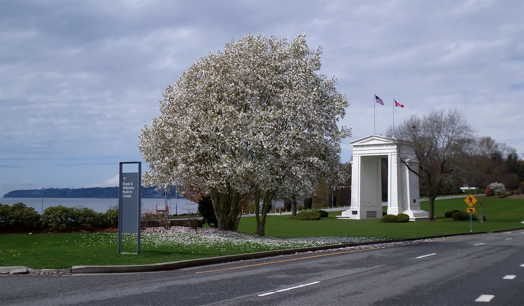 The Peace Arch border crossing between Blaine, Washington and British Columbia, Canada